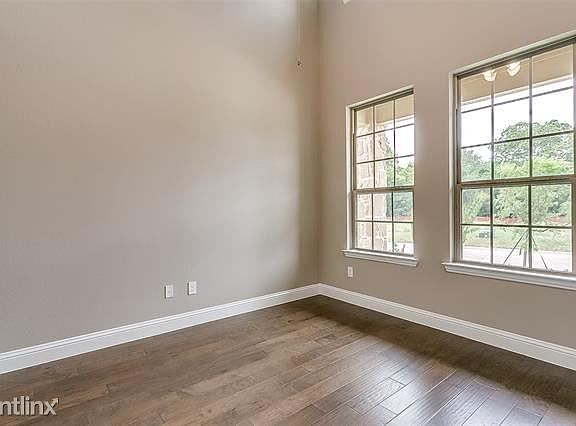 4th image of 1645 Sonnet Dr