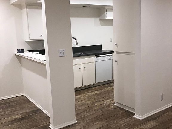 5th image of 11516 Moorpark St #7