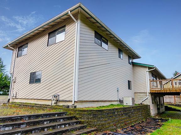 4th image of 5836 Glenmore Dr SE