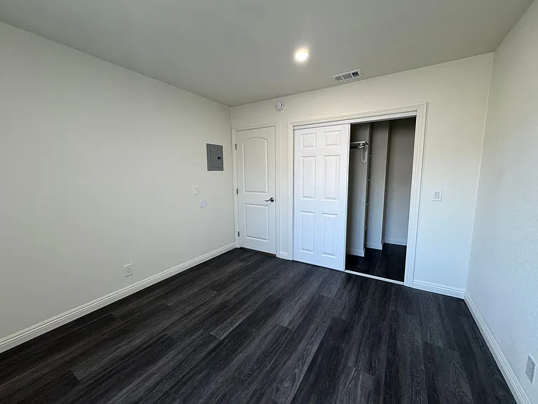 Sunset Apartment Homes — Photo 9
