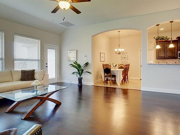 5th image of 134 Cool Brook Dr