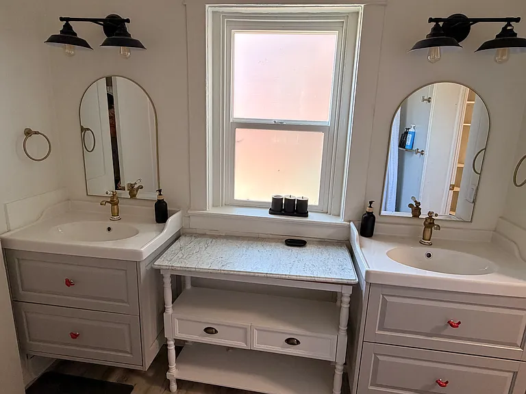 Primary bath his/hers sinks