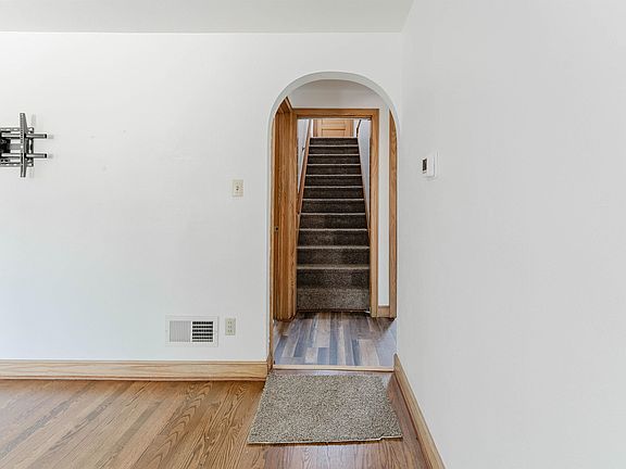 5th image of 776 Elm St