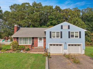 352 Highland Dr, Waterbury, CT 06708