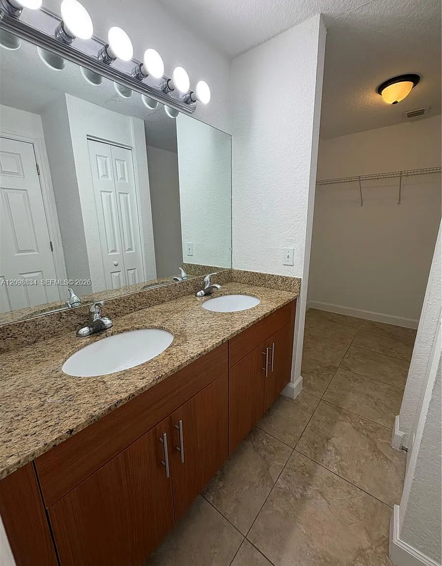 Coral Gables Douglas Sec — Photo 4