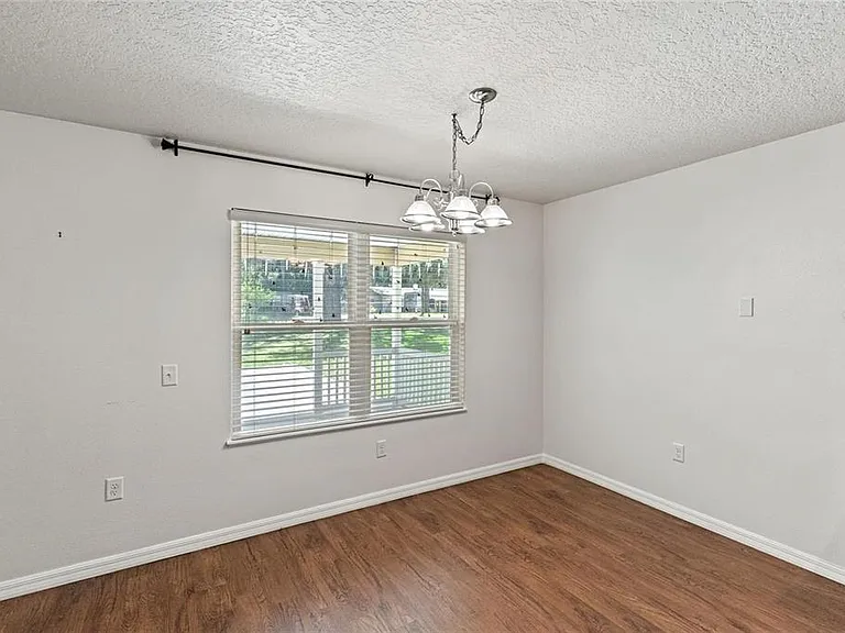 206 E Catawba St — Photo 13