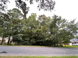 2215 W Green Briar Dr, Huntsville, TX 77340