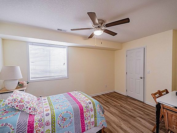 3rd image of 833 NE Cherry Plum Dr