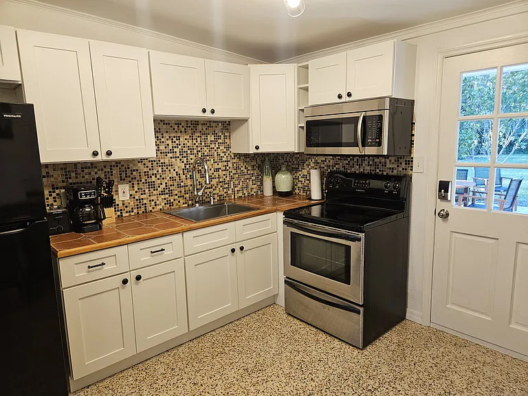 348 W Wentworth St — Photo 8