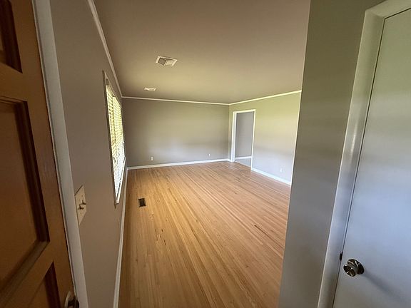 2nd image of 727 N Main St