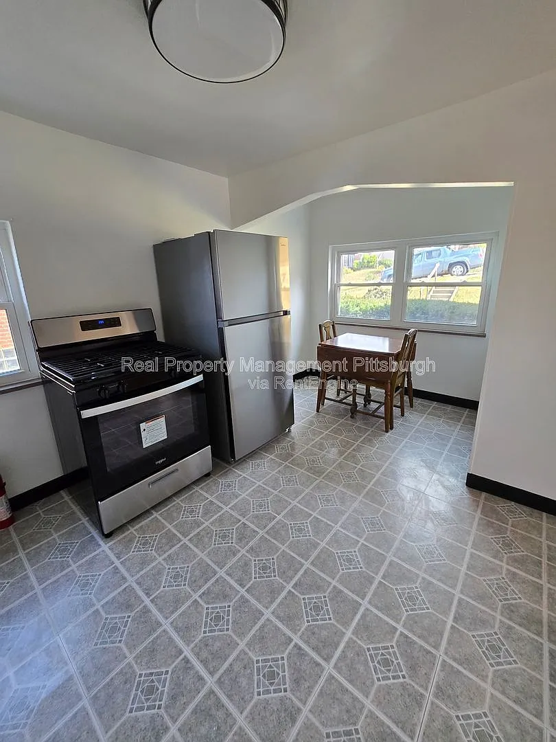 3 bed, 1.0 bath, 1152 sqft, $1,335 — Photo 2