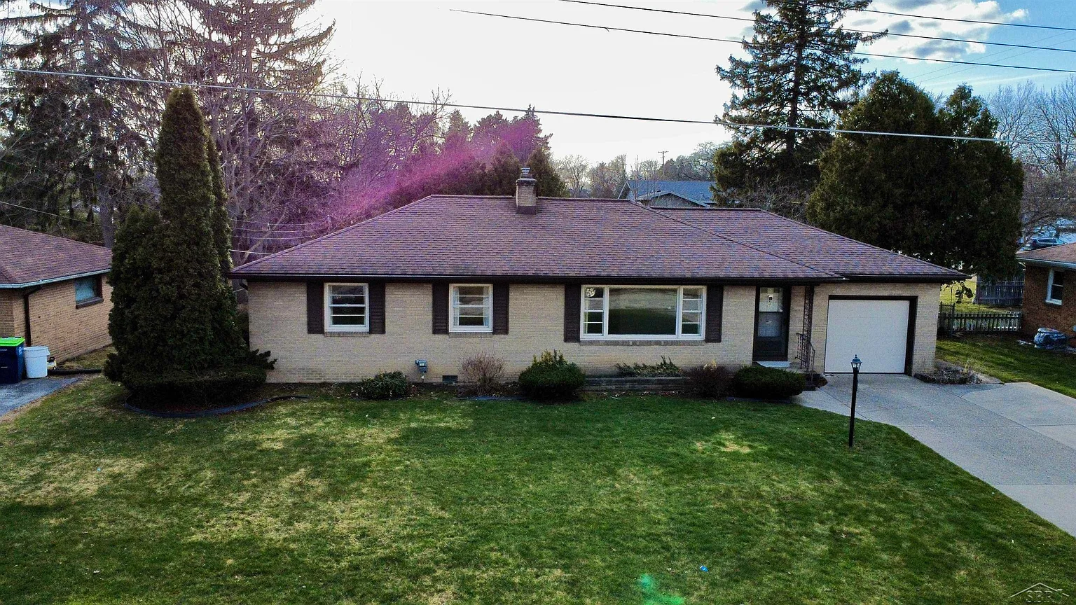 945 Orchard Ct photo 1