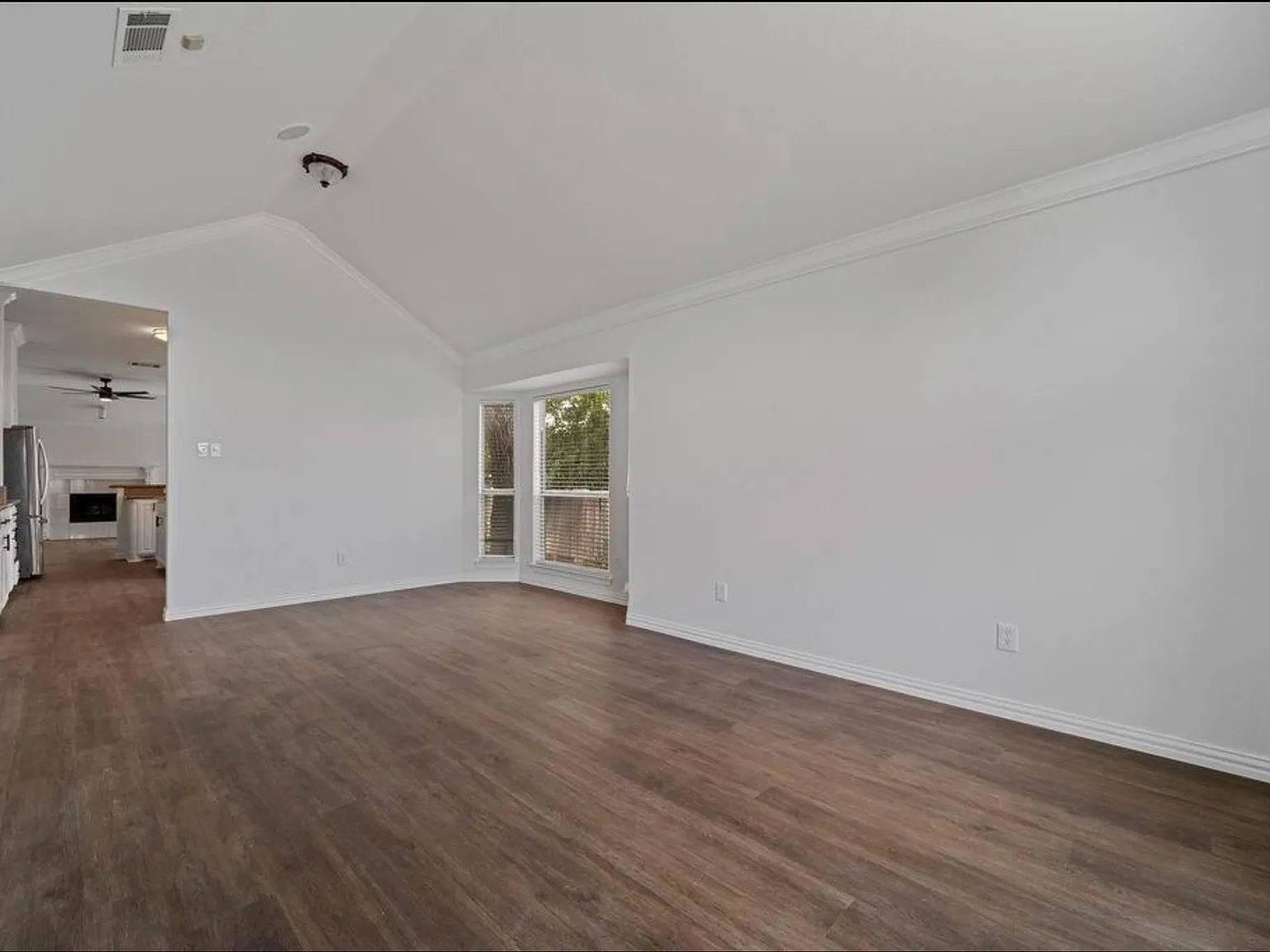 4 bed, 1930 sqft, $2,500 — Photo 4