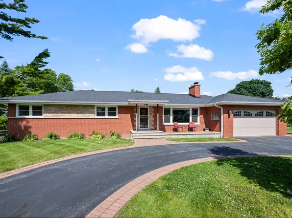 4 Garden Ct, Prospect Heights, IL 60070