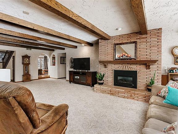 5th image of 4205 Town Ln