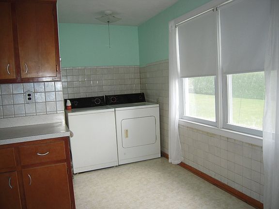 3rd image of 1810 Montague St