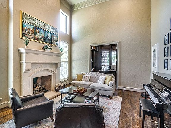 5th image of 638 Stratford Ln