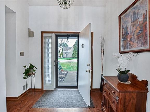 3rd image of 2608 Briar Ct