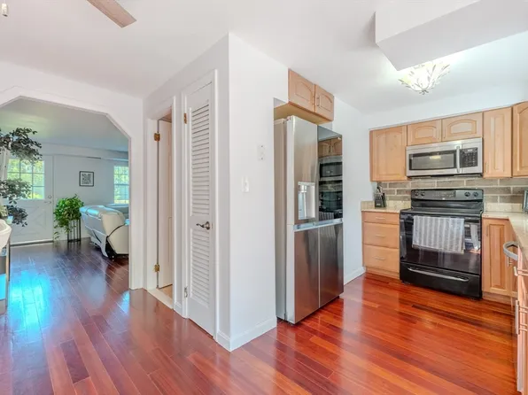 6 Morgan Dr, Haverhill, MA 01832