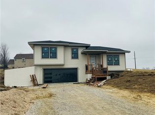 70 Fairview Dr, Ottawa, KS 66067