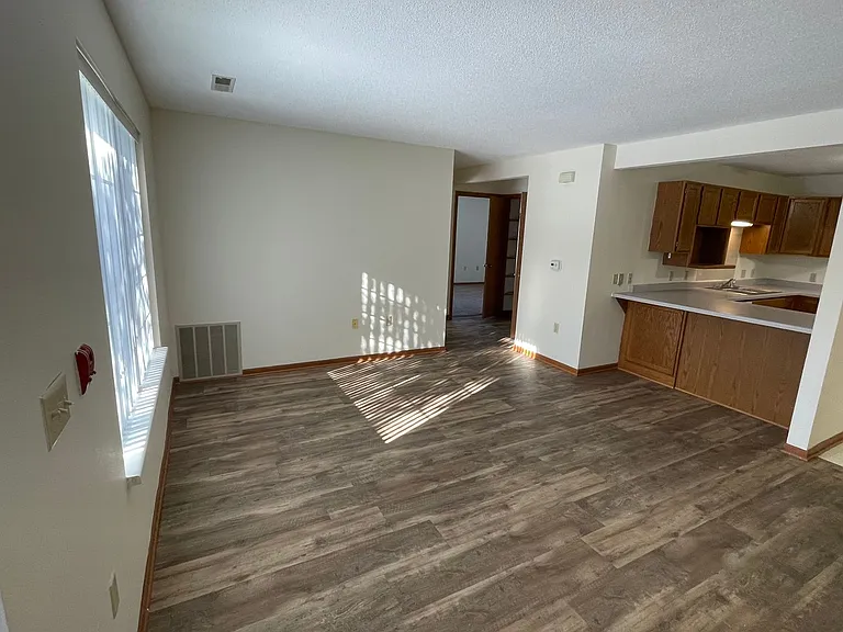 910-912 Fox Creek Dr — Photo 7