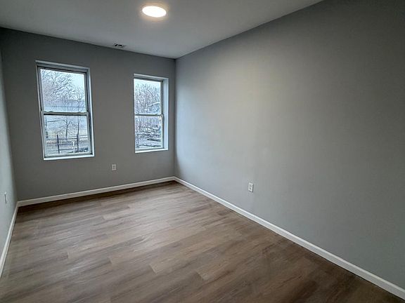 2nd image of 387 Avon Ave #8