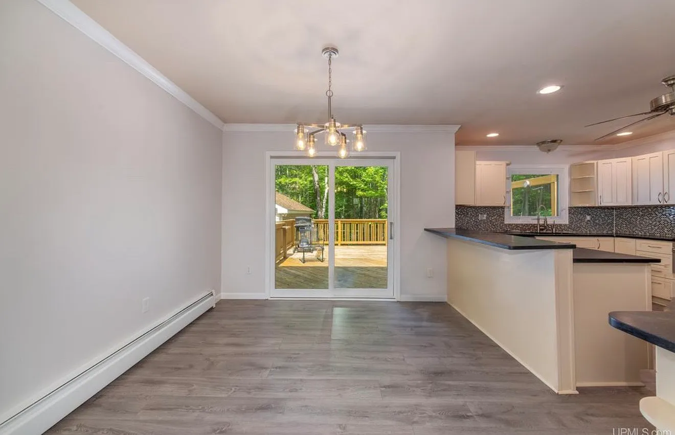 5 bed, 2980 sqft, $3,300 — Photo 3