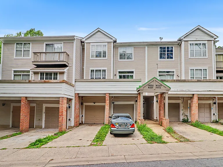 10225 Cove Ledge Ct — Photo 1