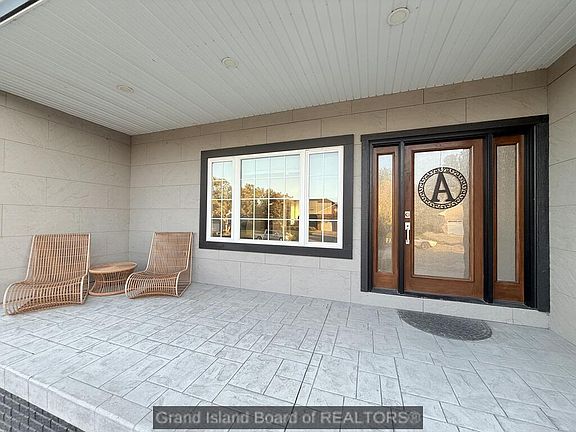 3rd image of 1905 Rainbow Rd