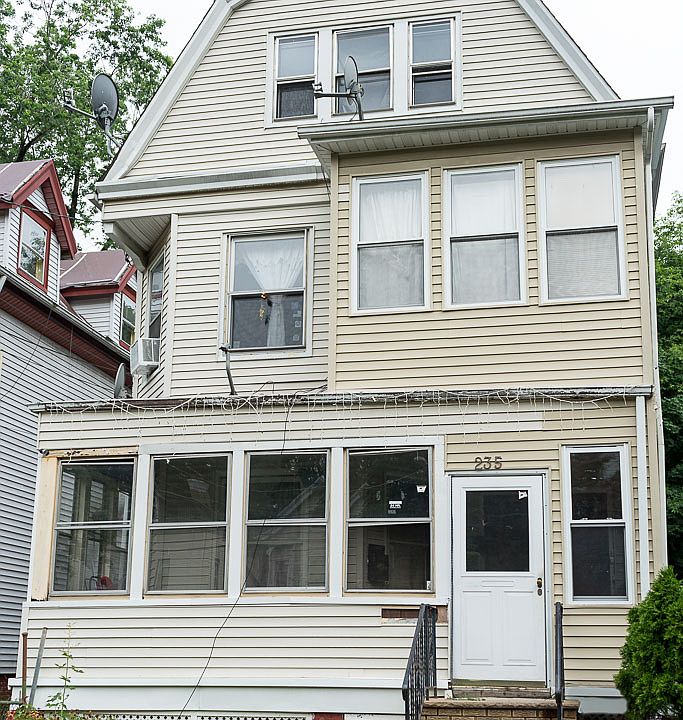 1st image of 235 Mount Vernon Ave