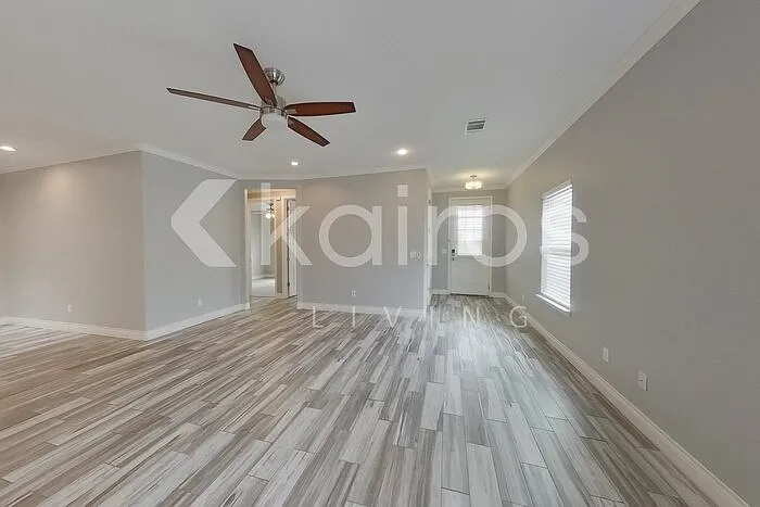 3 bed, 2.0 bath, 1755 sqft, $2,045 — Photo 4
