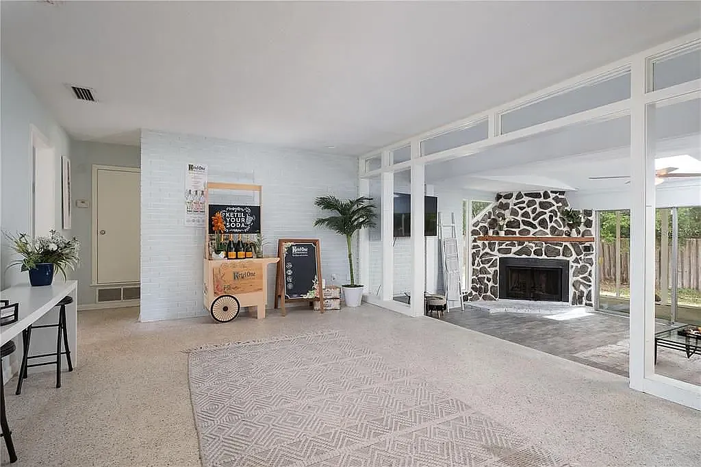 4 bed, 1788 sqft, $2,500 — Photo 3
