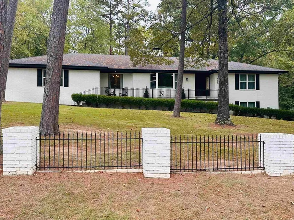 137 N Pine St, Mount Ida, AR 71957