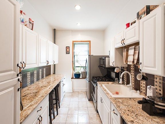 4th image of 35 Crown St APT 1C