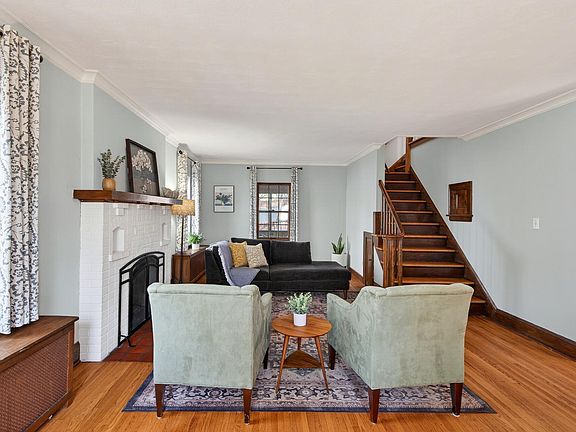 5th image of 2103 Saint Clair Ave