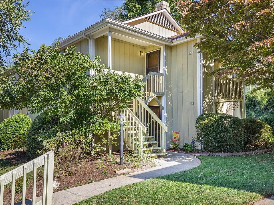 110 Heywood Rd #2D