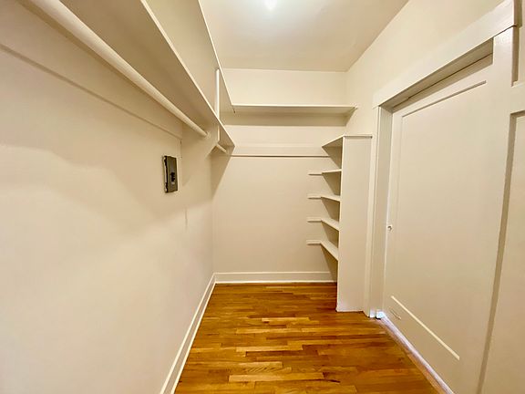 3rd image of 2665 Franklin St