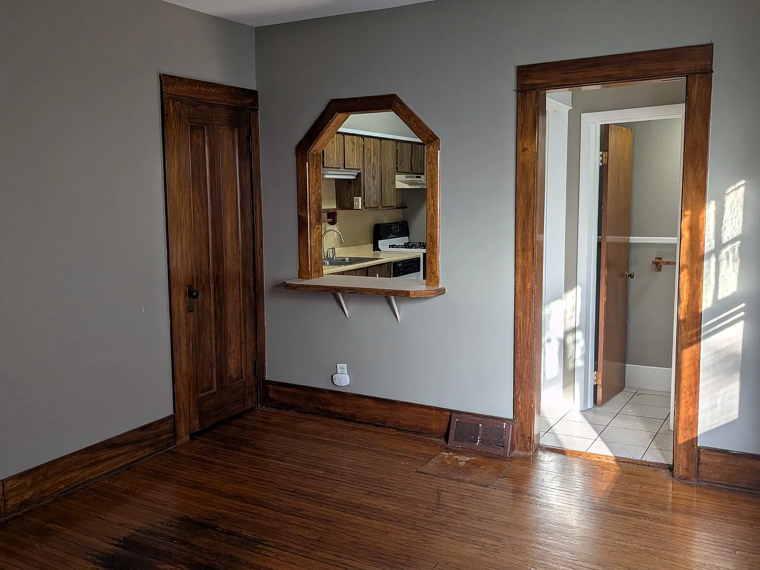 4 bed, 2.5 bath, 3000 sqft, $2,000 — Photo 3