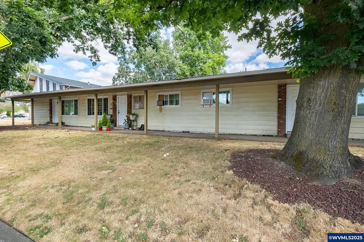 2910 Lancaster Dr NE photo 1