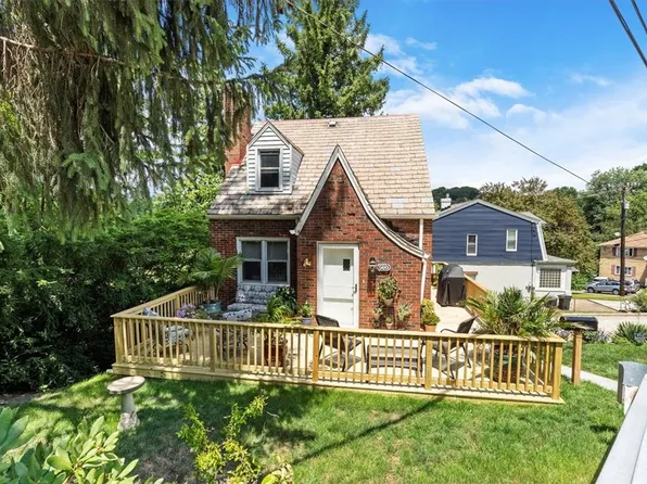 500 Center Ave, West View, PA 15229