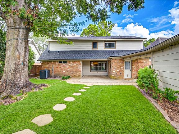 5th image of 20610 Laurel Lock Dr