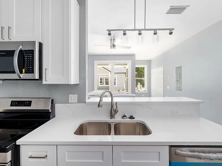 420 NW 3rd Ave #1 — Photo 6