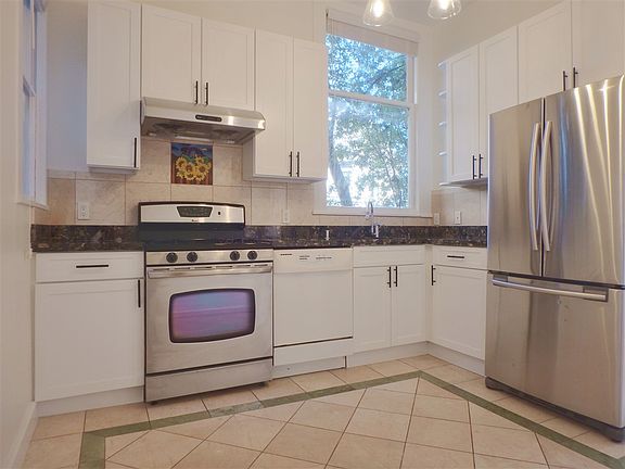 3rd image of 3135 Pacific Ave APT 4