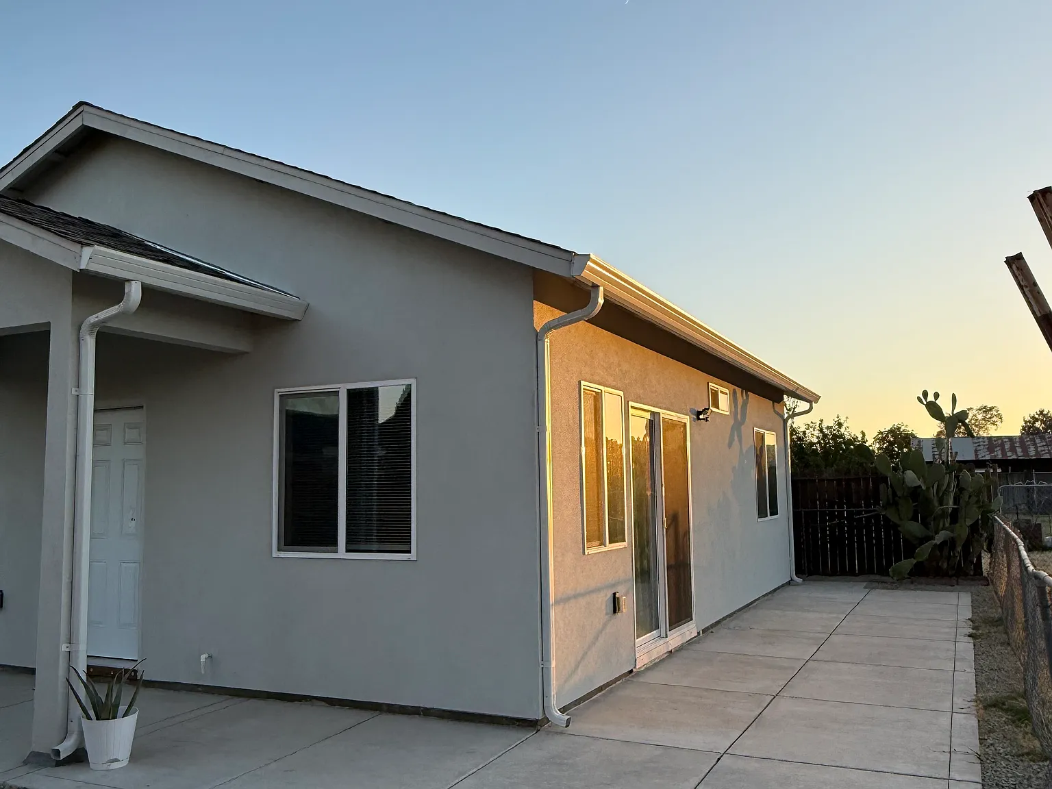 2 bed, 748 sqft, $2,200 — Photo 3