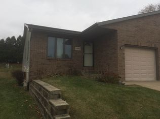 3904 Cora Dr, Dubuque, IA 52002