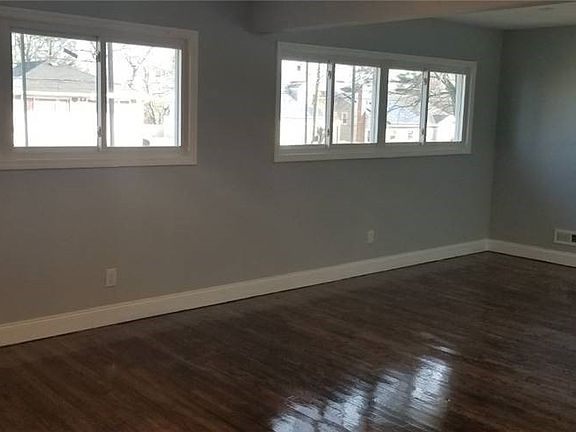 3rd image of 37 Kinkel St