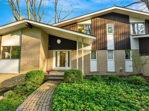 5784 Thorny Ash Rd, Rochester, MI 48306