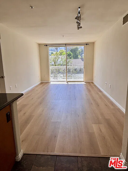 2 bed, 2.0 bath, 1000 sqft, $2,750 — Photo 2