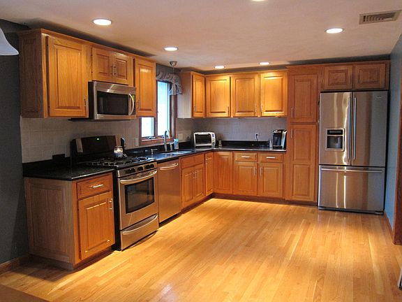 Kitchen - granite & SS appliances