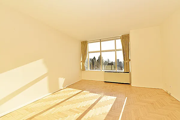 Rented by Sumitomo Real Estate Sales | media 11